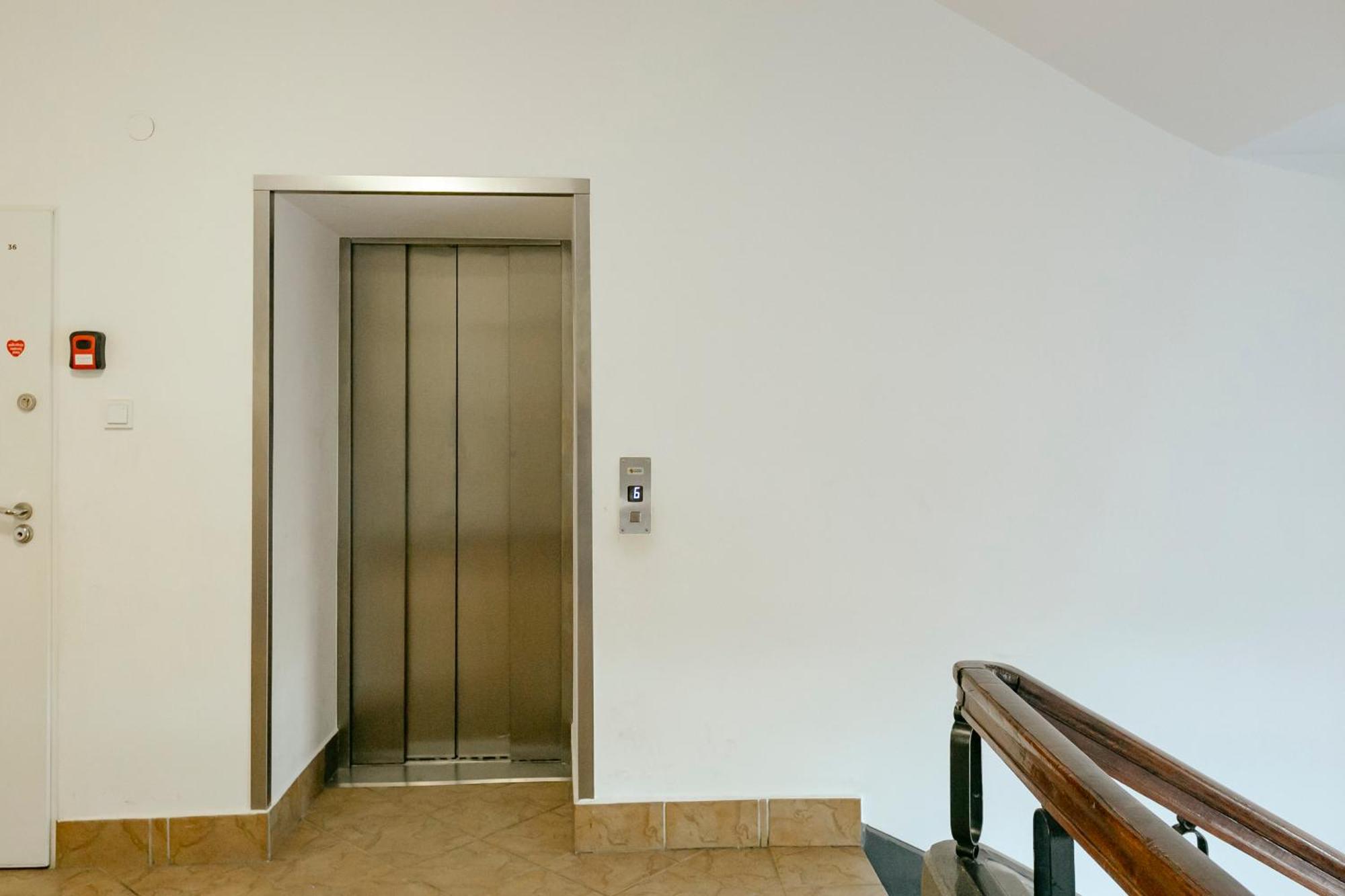 Plac Konstytucji 6 Orange - Apartament Dla 4 Osob - Bezplatny Parking - Free Parking - Piekny Widok Na Panorame Warszawy Varsovia Exterior foto